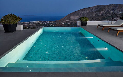 Haleine Suite: Blu, Piscina, Pavimentazione, Pavimento, Materiale Composito, Ricorrere, Piastrella, Tempo Libero, Giochi D'Acqua, Hotel