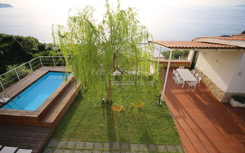 Mermaid Villa: Piscina, Tempo Libero, Ricorrere, Deck, Mobili Da Esterno, Color Legno, Eco Hotel, Latifoglie, Shade, Balcone