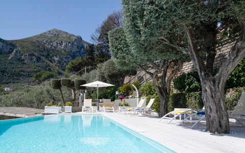 Relais Nike: Geografia Montane, Piscina, Collina, Montagna, Ricorrere, Catena Montuosa, Hill Station, Eco Hotel, Valle, Resort Citta '