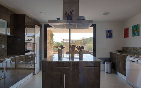 Villa Castiglioni: Mobilia, Cucina, Controsoffitto, Elettrodomestico Da Cucina, Cabinetry, Pavimentazione, Interior Design, Legna, Pavimento, Apparecchio Major