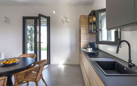 Villa Arcobaleno: Mobilia, Interior Design, Controsoffitto, Pavimentazione, Cucina, Legna, Casa, Cabinetry, Illuminazione, Pavimento