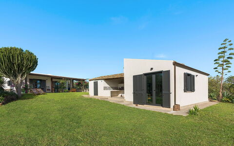 Villa Arcobaleno: Cielo, Casa, Casa, Lotto, Tetto, Villetta, Estate, Porta, Shade, Agriturismo