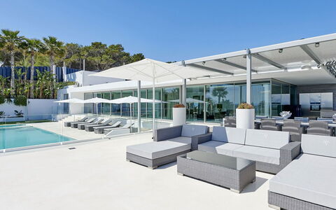 Villa Splendente: Piscina, Ricorrere, Mobili Da Esterno, Materiale Composito, Shade, Sedia, Hotel, Eco Hotel, Lettino, Design