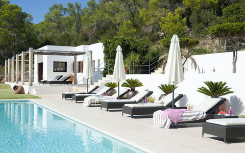 Villa Alessia: Mobili Da Esterno, Ricorrere, Lettino, Sedia, Design, Piscina, Sedia A Sdraio, Eco Hotel, Hotel, Struttura Esterna