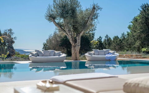 Villa Fabula: Mobilia, Mobili Da Esterno, Sedia, Piscina, Ricorrere, Shade, Tavolino Da Caffè, Materiali Naturali, Design