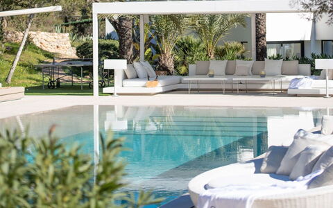 Villa Fabula: Mobili Da Esterno, Piscina, Ricorrere, Sedia, Eco Hotel, Villa, Shade, Struttura Esterna, Materiali Naturali