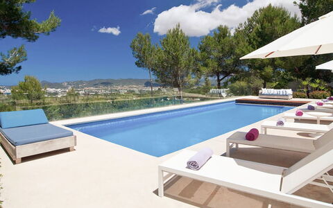 Villa Bacio: Piscina, Mobilia, Mobili Da Esterno, Ricorrere, Lettino, Materiale Composito, Sedia, Shade, Eco Hotel, Villa