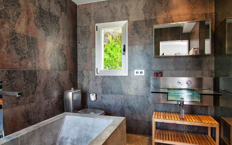 Villa Bacio: Idraulico Fixture, Parete, Pavimentazione, Pavimento, Interior Design, Rubinetto, Lavello, Bagno, Idraulico, Controsoffitto