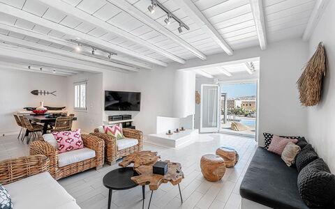 Villa Cocoon: Mobilia, Casa, Appartamento, Pavimento, Divano, Soggiorno, Sedia, Soffitto, Balcone