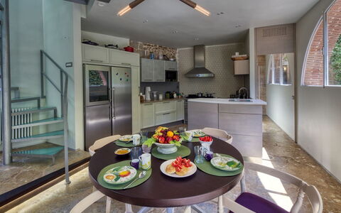 La Rocca di Monteggiori: Interior Design, Mobilia, Cucina, Pavimentazione, Soffitto, Controsoffitto, Illuminazione, Sedia, Lampada, Pavimento