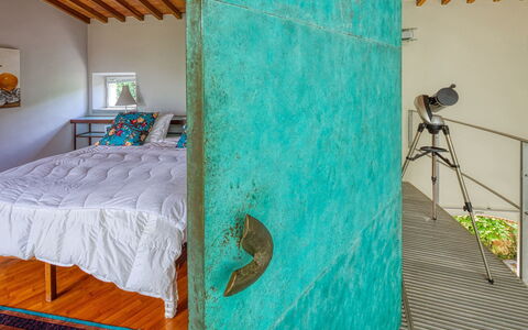 La Rocca di Monteggiori: Parete, Camera Da Letto, Legna, Pavimento, Pavimentazione, Interior Design, Lenzuolo, Letto, Bedding, Mobilia