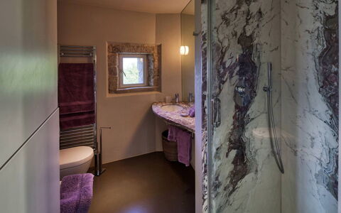 La Rocca di Monteggiori: Pavimentazione, Interior Design, Pavimento, Idraulico Fixture, Illuminazione, Soffitto, Camera, Bagno, Idraulico, Rubinetto