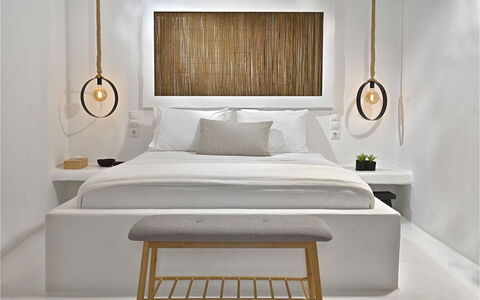 Villa Targer: Interior Design, Camera Da Letto, Illuminazione, Letto, Lampada, Mobilia, Bedding, Biancheria, Soffitto, Camera
