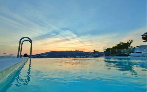 Villa Waves: Blu, Acqua, Piscina, Ricorrere, Sera, Crepuscolo, Resort Citta ', Hotel, Eco Hotel