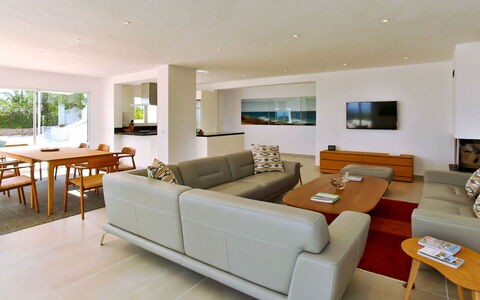 Villa Jules: Mobilia, Interior Design, Divano, Pavimentazione, Pavimento, Soggiorno, Tavolo, Legna, Soffitto, Camera