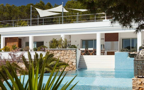 Villa Jondal: Piscina, Mobilia, Ricorrere, Mobili Da Esterno, Sedia, Shade, Pavimento, Eco Hotel, Ombrello, Hotel