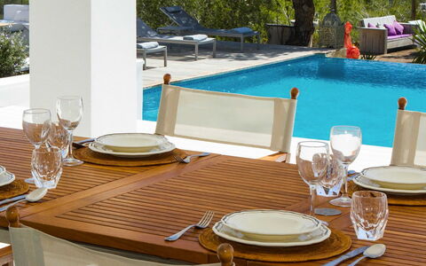 Villa Jondal: Mobilia, Tavolo, Tavola, Sedia, Cucina & Sala Da Pranzo Tavolo, Sala Da Pranzo, Mobili Da Esterno, Interior Design, Serveware, Tavolo Esterno