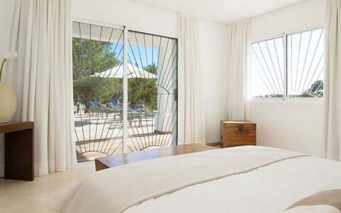 Villa Jondal: Mobilia, Interior Design, Pavimento, Pavimentazione, Tessile, Camera Da Letto, Casa, Letto, Per Finestre, Soffitto