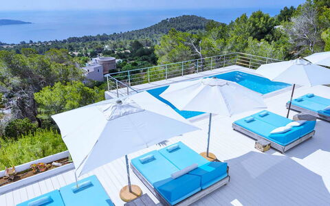 Villa Angelic: Blu, Piscina, Ricorrere, Mobili Da Esterno, Lettino, Tempo Libero, Eco Hotel, Ombrello, Hotel, Villa