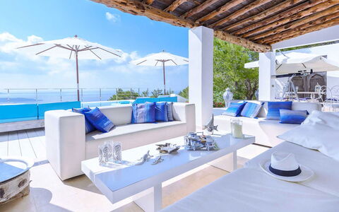Villa Angelic: Blu, Mobilia, Ricorrere, Sedia, Mobili Da Esterno, Appartamento, Piscina, Hotel, Eco Hotel, Villa