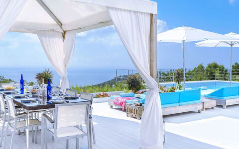 Villa Angelic: Mobilia, Sedia, Mobili Da Esterno, Ricorrere, Tavolo, Eco Hotel, Piscina, Shade, Tempo Libero, Gazebo