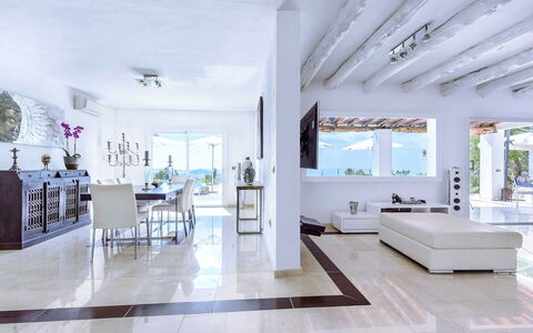 Villa Angelic: Pavimentazione, Interior Design, Pavimento, Mobilia, Soffitto, Soggiorno, Tavolo, Divano, Casa, Sedia