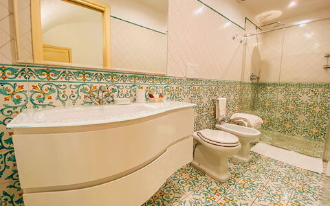 San Sebastiano: Pavimentazione, Interior Design, Pavimento, Idraulico Fixture, Bagno, Idraulico, Piastrella, Rubinetto, Lavandino Del Bagno, Lavello