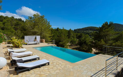 Villa Curiosity: Blu, Acqua, Piscina, Mobili Da Esterno, Ricorrere, Shade, Tropici, Eco Hotel, Lettino, Flagstone