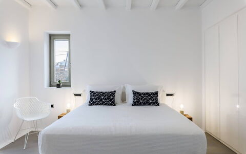 Villa Psiche: Letto, Camera Da Letto, Interior Design, Parete, Mobilia, Bedding, Lenzuolo, Pavimento, Pavimentazione, Tessile