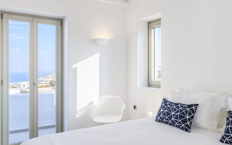 Villa Psiche: Appartamento, Camera Da Letto, Letto, Bedding, Telaio Del Letto, Balcone, Biancheria, Lenzuolo, Cuscino, Hotel