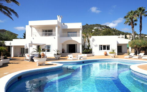 Villa Besso: Piscina, Ricorrere, Mobili Da Esterno, Estate, Tempo Libero, Villa, Hotel, Eco Hotel, Sedia, Dimora