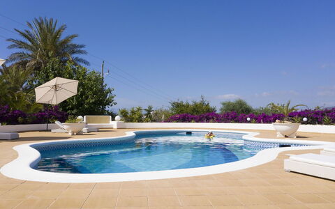 Villa Besso: Mobili Da Esterno, Mobilia, Piscina, Ombrello, Ricorrere, Sedia, Shade, Tempo Libero, Eco Hotel, Tavolo Esterno