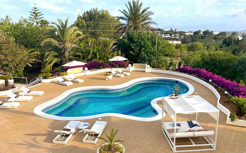 Villa Besso: Mobilia, Mobili Da Esterno, Piscina, Ricorrere, Sedia, Ombrello, Eco Hotel, Tempo Libero, Shade, Hotel