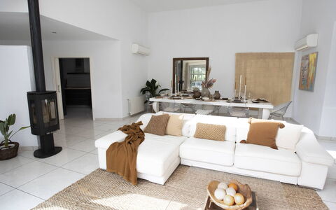 Villa Floresta: Mobilia, Interior Design, Divano, Soggiorno, Pavimentazione, Pavimento, Legna, Camera, Appartamento, Casa