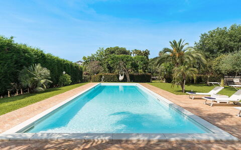 Villa Carosone: Blu, Piscina, Ricorrere, Materiale Composito, Shade, Giardino, Landscaping, Eco Hotel, Giochi D'Acqua, Hacienda