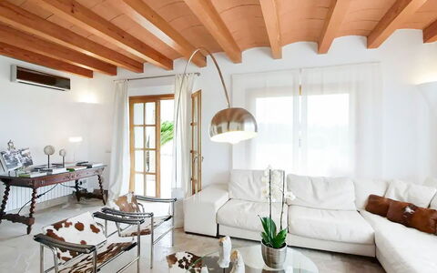 Villa Higo: Mobilia, Interior Design, Pavimentazione, Parete, Pavimento, Divano, Legna, Soggiorno, Casa, Soffitto