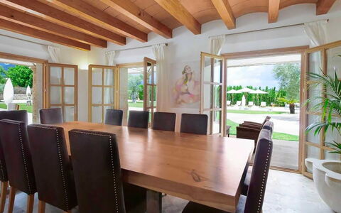 Villa Higo: Mobilia, Interior Design, Pavimentazione, Tavolo, Legna, Sedia, Pavimento, Cucina & Sala Da Pranzo Tavolo, Soffitto, Sala Da Pranzo
