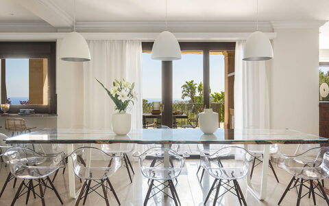Villa Bridgitte: Mobilia, Interior Design, Pavimentazione, Legna, Sedia, Tavolo, Pavimento, Soffitto, Cucina & Sala Da Pranzo Tavolo, Sala Da Pranzo