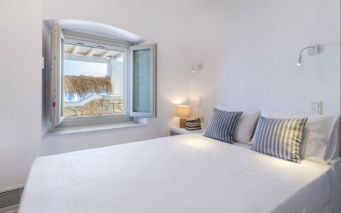 Villa Vesper: Appartamento, Camera Da Letto, Bedding, Biancheria, Cuscino, Lenzuolo, Balcone, Hotel, Illuminazione Diurna, Lancia Cuscino