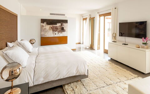 Villa Sofia: Mobilia, Interior Design, Letto, Camera Da Letto, Parete, Pavimentazione, Pavimento, Legna, Lenzuolo, Soffitto