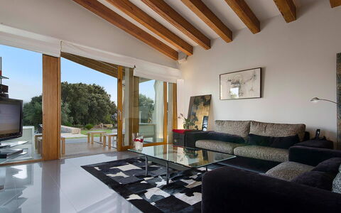Villa Serafino: Interior Design, Mobilia, Divano, Pavimentazione, Pavimento, Legna, Soffitto, Soggiorno, Camera, Casa