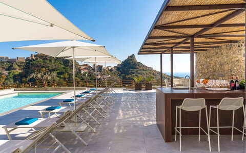 Villa Zafferano: Piscina, Mobilia, Mobili Da Esterno, Ricorrere, Sedia, Eco Hotel, Tavolo Esterno, Resort Citta ', Cucina & Sala Da Pranzo Tavolo, Balcone