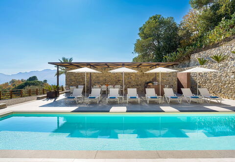 Villa Zafferano: Piscina, Mobili Da Esterno, Ricorrere, Eco Hotel, Ombrello, Lettino, Sedia, Shade, Tempo Libero, Hotel