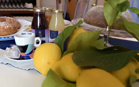 Casa Minori: Cibo, Tavola, Frutta, Ingrediente, Serveware, Produrre, Bicchieri, Dishware