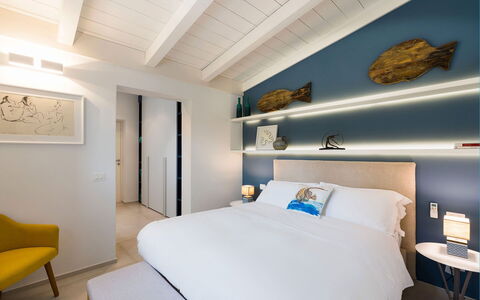Villa Doddi: Interior Design, Camera Da Letto, Mobilia, Letto, Pavimentazione, Appartamento, Casa, Pavimento, Soffitto, Bedding