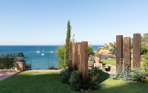 Villa Bellalta: Arbusto, Mare, Giardino, Oceano, Costa, Landscaping, Shade, Vaso Di Fiori, Tropici