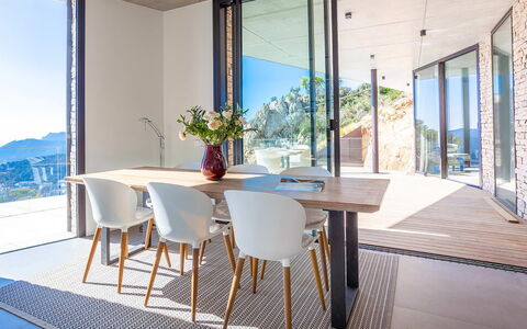 Villa Mirante: Legna, Mobilia, Pavimentazione, Pavimento, Interior Design, Sala Da Pranzo, Cucina & Sala Da Pranzo Tavolo, Sedia, Pavimento In Legno, Latifoglie