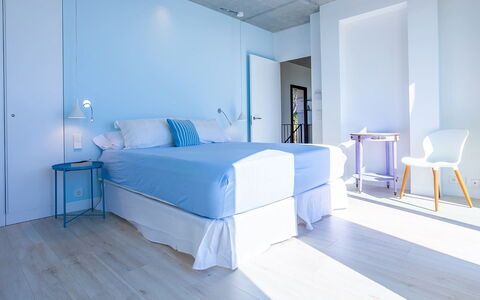 Villa Mirante: Blu, Interior Design, Mobilia, Pavimentazione, Pavimento, Soffitto, Camera, Camera Da Letto, Letto, Appartamento