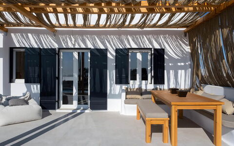 Villa Osiride: Mobili Da Esterno, Mobilia, Shade, Sedia, Ricorrere, Design, Latifoglie, Pergola, Balcone, Lettino