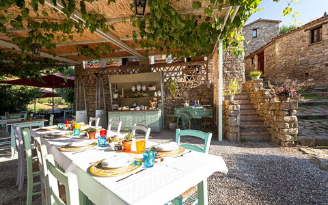 Borgo di San Biagio: Mobilia, Tavolo, Sedia, Cucina & Sala Da Pranzo Tavolo, Tavolo Esterno, Mobili Da Esterno, Ristorante, Sala Da Pranzo, Giardino, Tovaglia